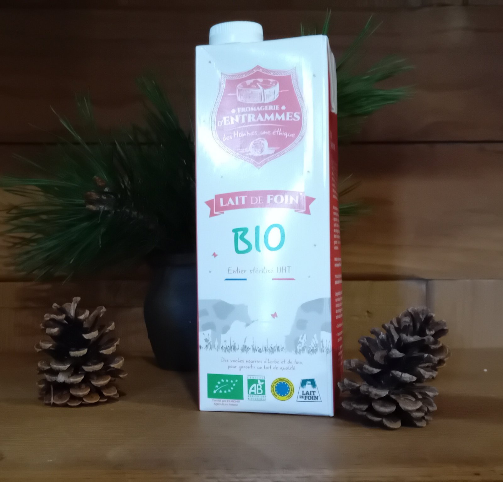 LAIT BIO entier stérilisé de vaches nourries d'herbe et de foin - 1 litre - 