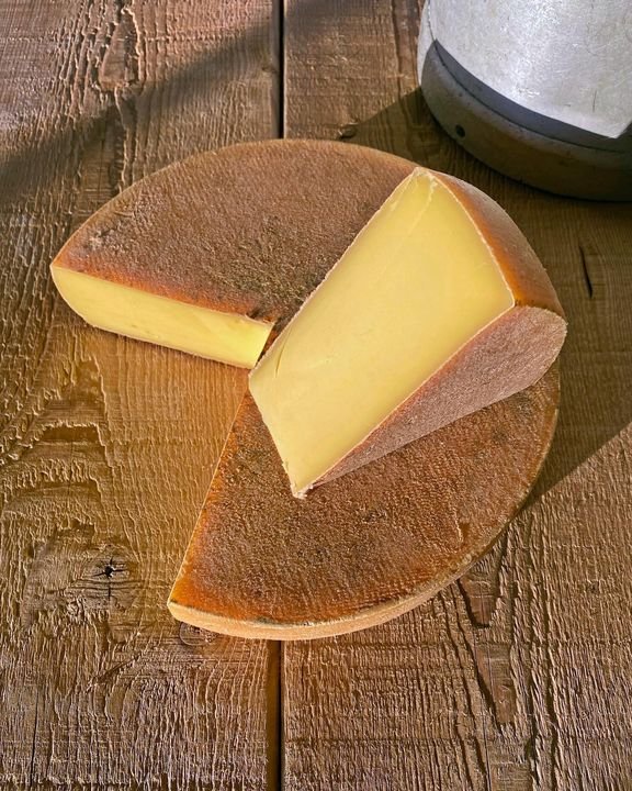 FROMAGE RACLETTE ail des ours - pâtes pressées non cuites au lait cru - environ 300 g - 2 pers - 17 €/kg -